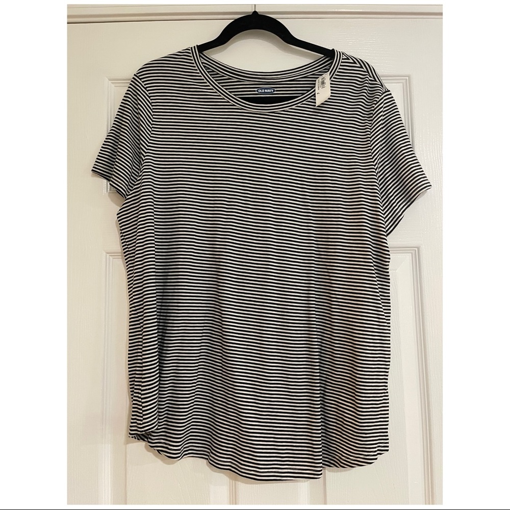 Short Sleeve Old Navy Black and White Striped Everywear Tee
